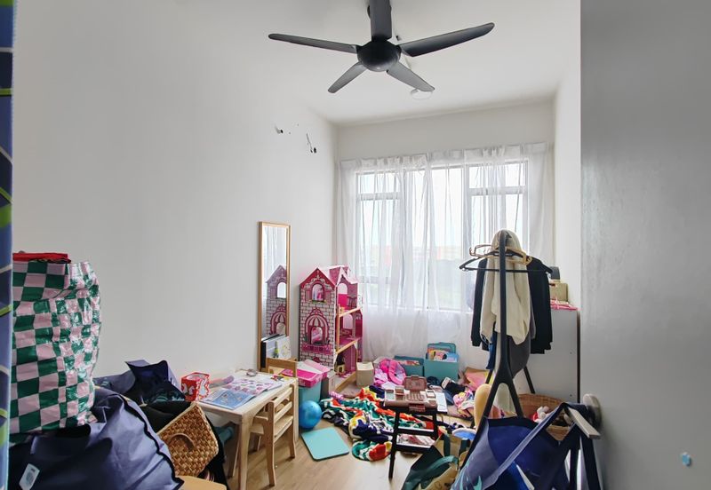 Welcome Investor/Ownstay Owner ; Subang West 5Rooms Corner Big Unit【RENOVATED+READY TENANT】