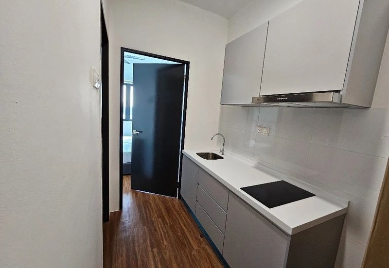 200meter to UCSI University, Student Residence Subsales FREE MOT & LEGAL FEES ; Corner Unit 6Room4Bath