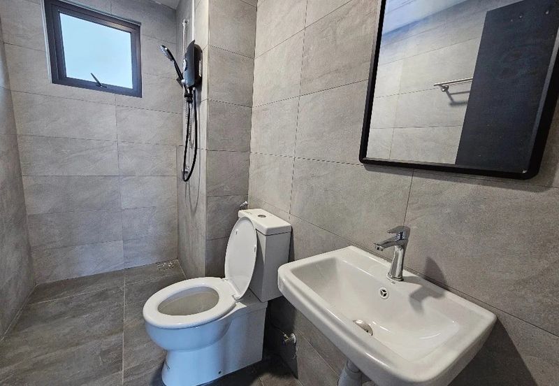 200meter to UCSI University, Student Residence Subsales FREE MOT & LEGAL FEES ; Corner Unit 6Room4Bath