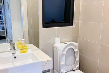 Icon City@Icon Residenz Full Furnish 3+1room For Rent ; 3 Parking Welcome Large Pax and Family