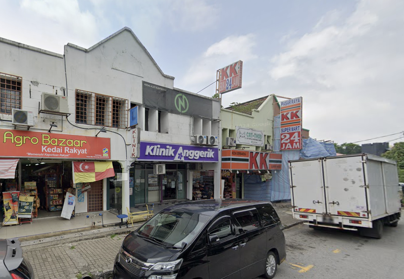 Shah Alam Ground Floor Shop For Rent, Shop Size 22 x 70 ; Surrounded by Residential and SMK Schools