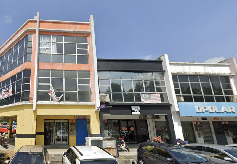 Taman Puncak Jalil 2.5 Storey Corner Shop Welcome Franchise Brand ; Whole Building For Rent Now