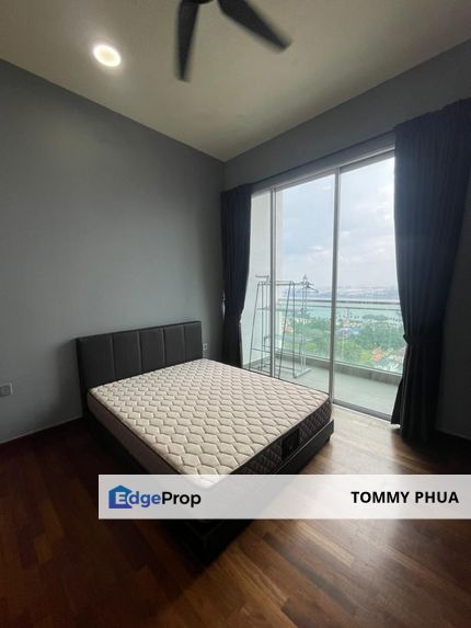 Paragon Suite 3 min walk to CIQ Check Point  Studio & 1 bathroom for rent RM1900 !  Facing singapore & swimming pool nice view can see RTS MRT !!, Johor, Johor Bahru