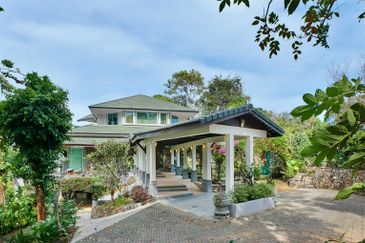 Langkawi 3-Storey Charming Bungalow With Stunning Unblock Sea View @ Jln Teluk Baru, Kuah Kedah