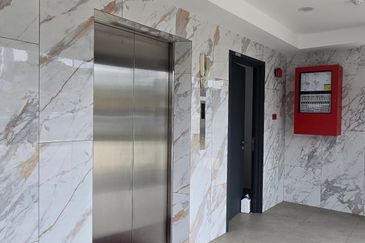 Frontage Commercial Building Ground Floor For Rent