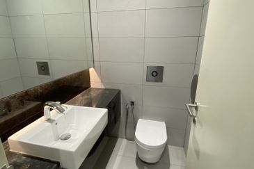 Pavilion Damansara Heights Corporate Tower, Subvided Layout of 2,852sqft Mid Floor For Sale, ROI estimated 5.6%++