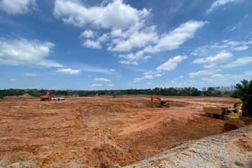 Forest City Golf Resort, Gelang Petah