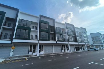 Crest @ Austin Emerald 1