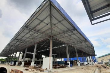 West Port, Pulau Indah