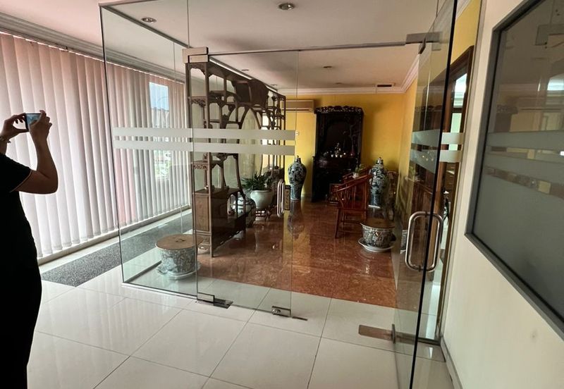 Commercial Bungalow Facing Main Road @ Petaling Jaya Section 13, Selangor