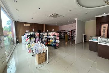 Commercial Bungalow Facing Main Road @ Petaling Jaya Section 13, Selangor