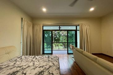 Corner, unblocked golf view bungalow 