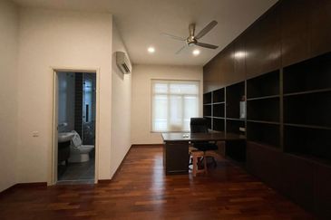 Corner, unblocked golf view bungalow 