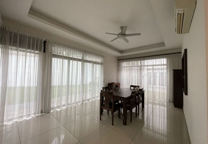 Corner, unblocked golf view bungalow 