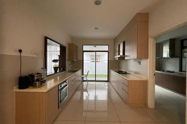 Corner, unblocked golf view bungalow 