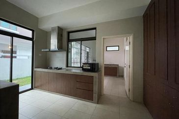 Corner, unblocked golf view bungalow 