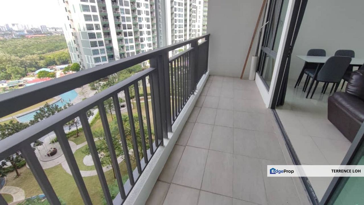 Facing swimming pool unit, Johor, Johor Bahru