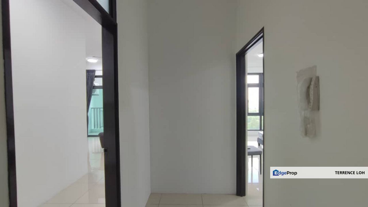 Facing swimming pool unit, Johor, Johor Bahru