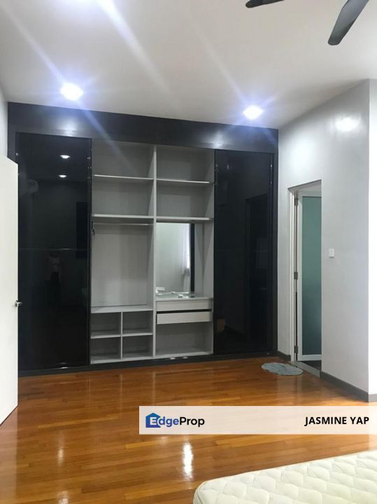 3 Storey Landed House in Rawang Windy Cozy Taman near Kepong - Jln Kuching , Selangor, Rawang