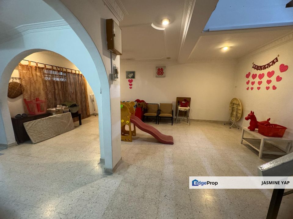 2.5 Storey Landed House in Ampang Kitchen Fully Extended Good Condition , Selangor, Ampang