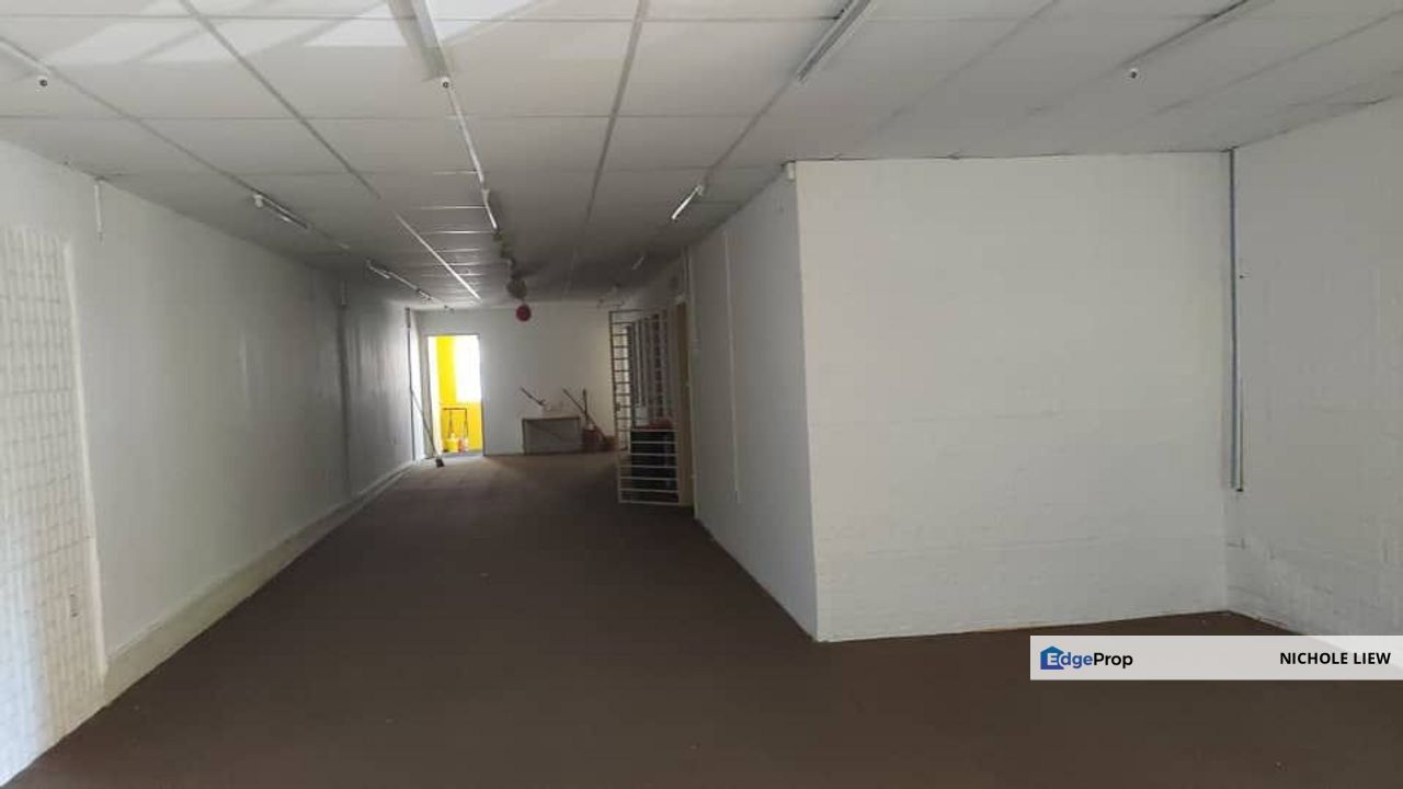 (TENANTED) 3 STOREY SHOP LOT @ TAMAN DAMAI MEWAH, KAJANG, Selangor, Kajang