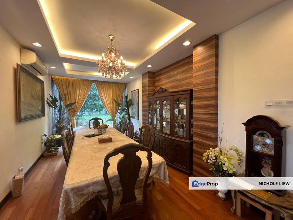 (FULLY RENOVATED + PRIVATE POOL) 2.5 STOREY BUNGALOW @ SAUJANA VILLA, KAJANG, Selangor, Kajang