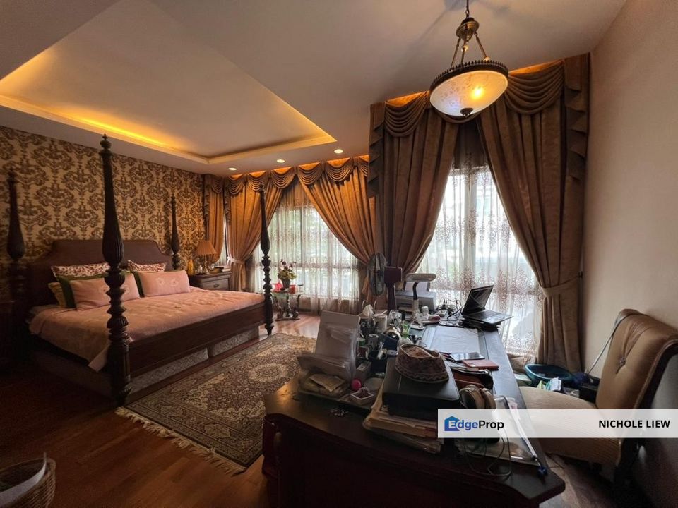 (FULLY RENOVATED + PRIVATE POOL) 2.5 STOREY BUNGALOW @ SAUJANA VILLA, KAJANG, Selangor, Kajang