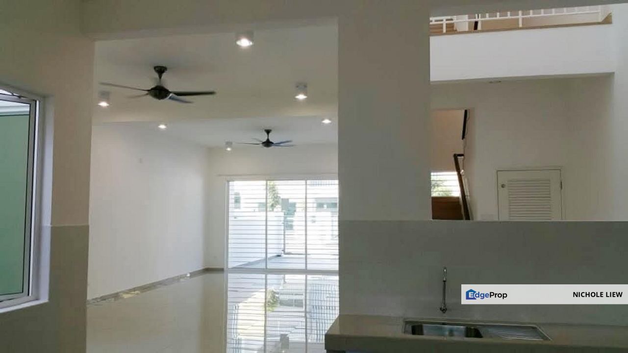 3 STOREY SUPERLINK HOUSE @ TAMAN NADAYU 92, KAJANG 2, Selangor, Semenyih
