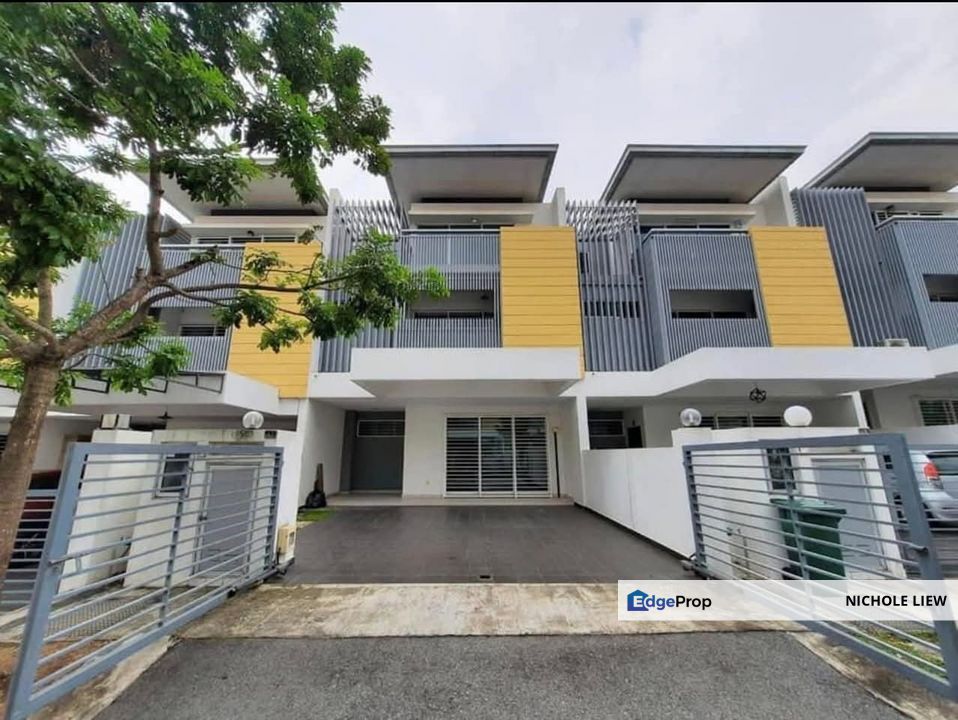 3 STOREY SUPERLINK HOUSE @ TAMAN NADAYU 92, KAJANG 2, Selangor, Semenyih