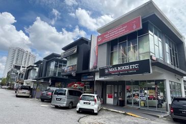 Pusat Komersial Equine