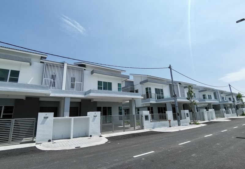 Taman Nuri Emas , direct developer