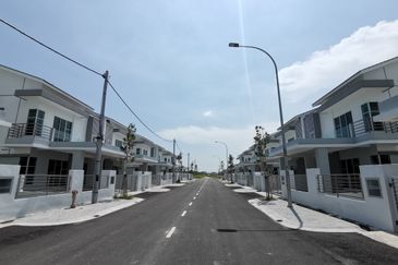 Taman Nuri Emas , direct developer