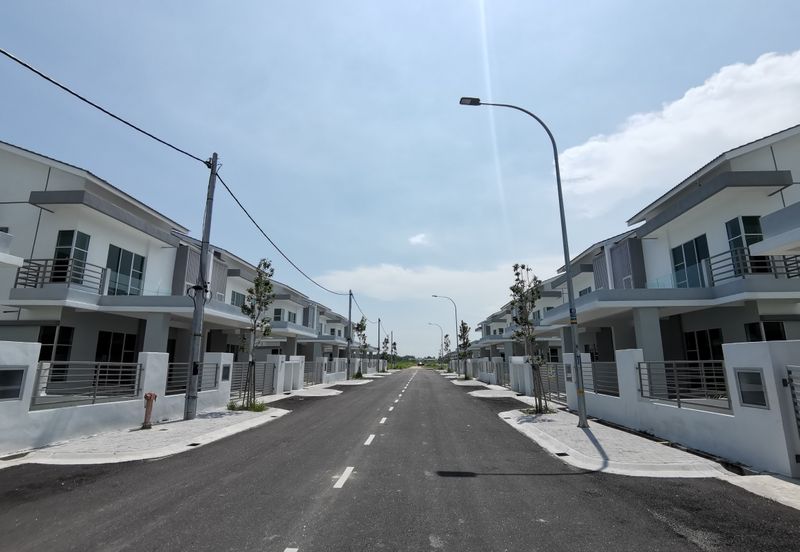 Taman Nuri Emas , direct developer