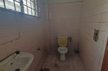 West Port, Pulau Indah