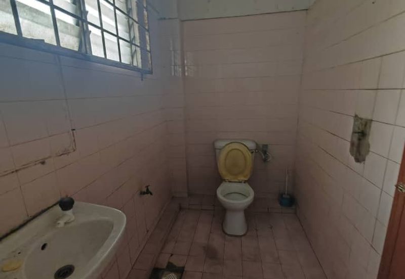 West Port, Pulau Indah