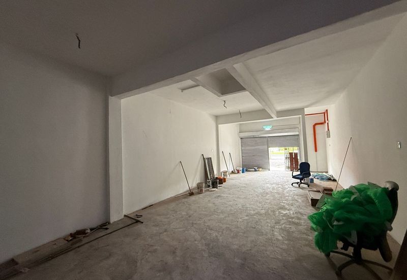 Sri Istana @Facing Roundabout Klang @Ground Floor Shop 20X70 for Rent