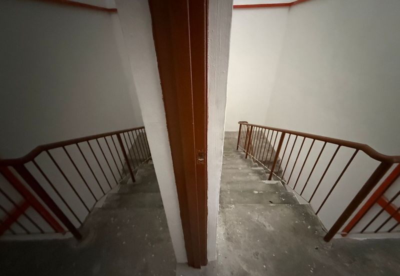 Sri Istana @Facing Roundabout Klang @Ground Floor Shop 20X70 for Rent