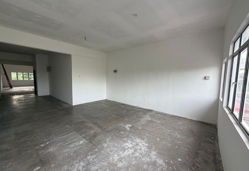 Sri Istana @Facing Roundabout Klang @Ground Floor Shop 20X70 for Rent