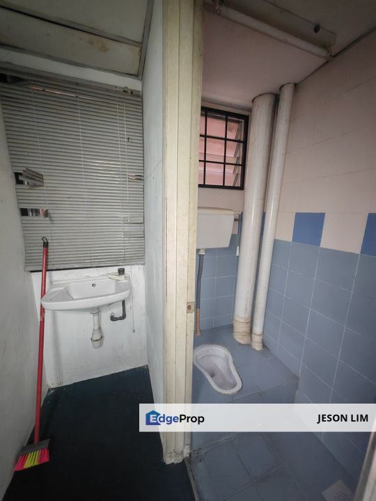 Klang Bukit Tinggi 1 Facing LRT 3 @First Floor Office 22X75 for Rent, Selangor, Klang