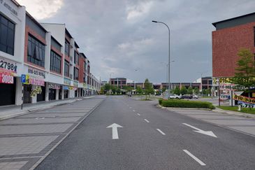 Pusat Komersial Suria (68 Avenue)