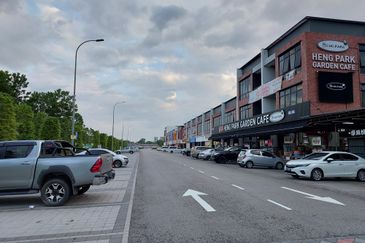 Pusat Komersial Suria (68 Avenue)