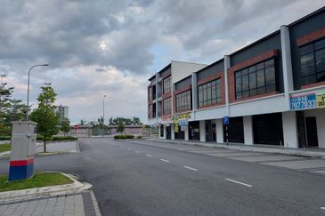 Pusat Komersial Suria (68 Avenue)