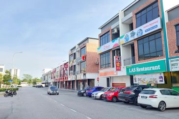 Pusat Komersial Suria (68 Avenue)