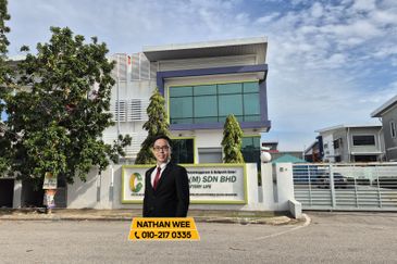 R297 Gateway 16, Bukit Raja | Semi-D Factory | For Rent | Good Exposure