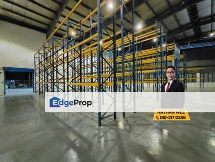 R266 Glenmarie Warehouse. Refurbished. Loading bays, Selangor, Shah Alam