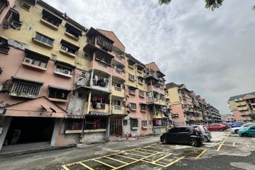 1k booking, full loan, 3r2b, freehold, cash back can arrange