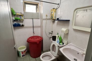 1k booking, full loan, 3r2b, freehold, cash back can arrange