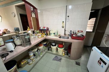 1k booking, full loan, 3r2b, freehold, cash back can arrange