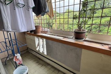 1k booking, full loan, 3r2b, freehold, cash back can arrange