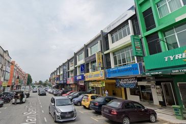 Kajang, Bandar Puteri Bangi, Bangi 3 Storey Freehold Shop For Sale 20% Below Market Fully Tenanted with 5.5% ROI, Facing Main Road